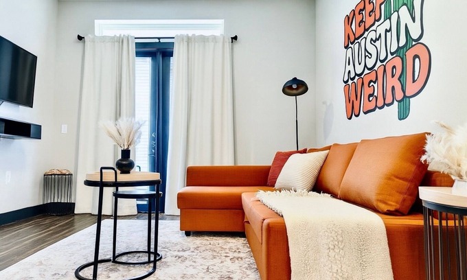 North Burnet Apartamento | Memory Foam King Bed+Pool+Gym+Downtown Austin+Domain+Q2Stadium+FreeParking