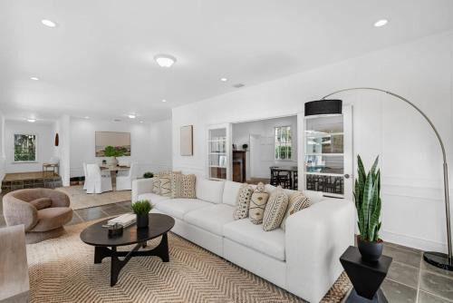 Southwest Coconut Grove Casa | Memory Lane Cozy Home with Pool Lush South Miami