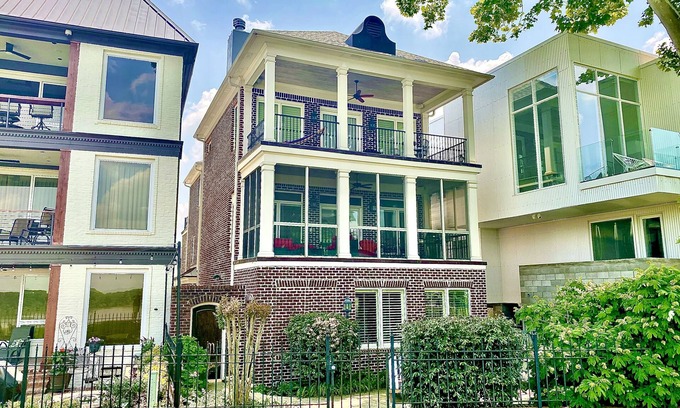Downtown Memphis Casa | Memphis Dream House - 6 bedrooms - ON THE RIVER - Pool + Elevator + Gym + VIEWS