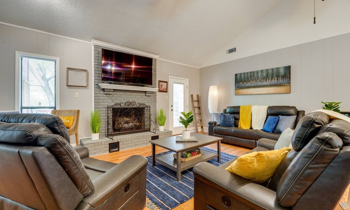 Capleville Casa | Memphis Vacation Rental Getaway w/ Large Deck