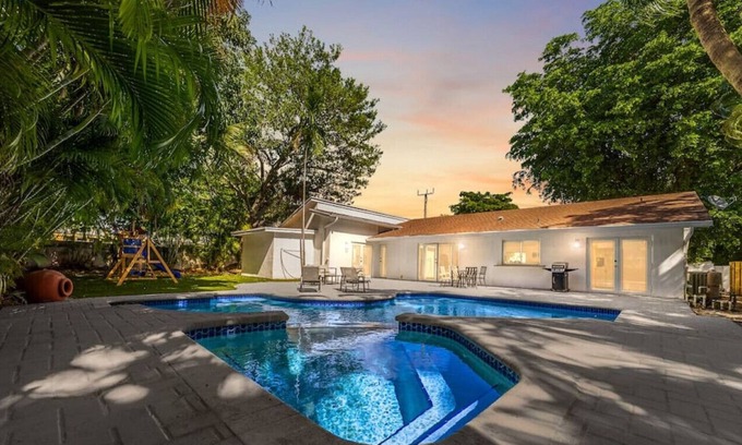 Ojus Casa | Menachem 20270 NE 25th Ave · Miami Pool House Near Aventura - Well Located!