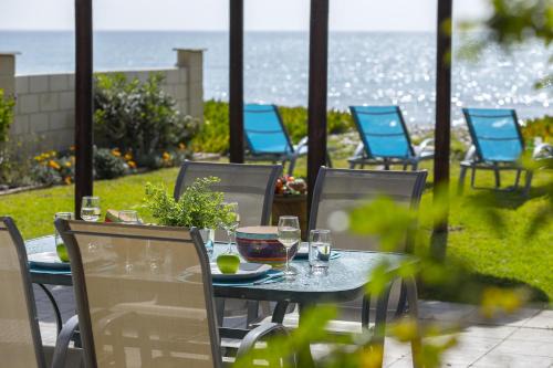 Meneou Villa | Meneou Beachfront Villa