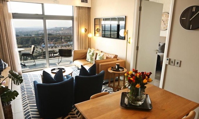 Menlyn Apartamento | Menlyn Trilogy - 2 Bedroom & Great Views - No Loadshedding