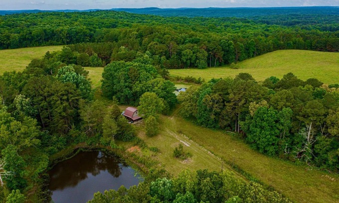 Pikeville Cabina | Mennonite Built Cabin on 81 acres surrounded by 30,000 acres of state park