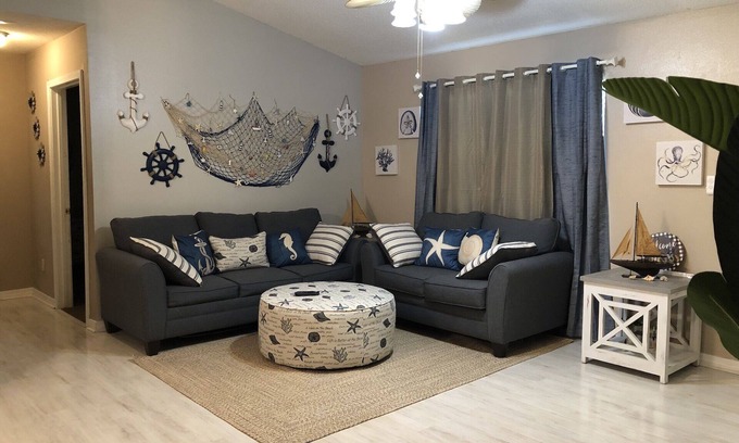 Florida Panhandle Casa | Mental Health Getaway W/Large Private Backyard & Hot Springs 7-Seater Hot Tub!