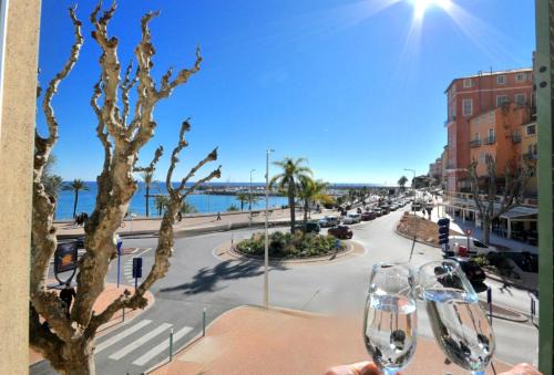 Menton Apartamento | MENTON # MONACO - F1 GP - 4 PERSONS - SEA VIEW - NEW - PARKING - CLIM - PREMIUM - BEACH and SUN