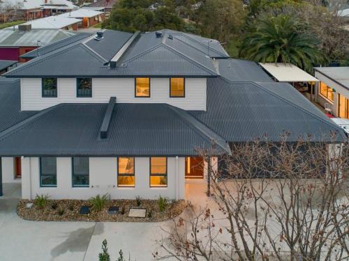 Wangaratta Casa | Merchant's Court, Quiet and Central 3 bedroom townhouse