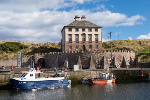 Eyemouth Apartamento | Merchant's House - LARGE two floor apartment! Sleeps up to 11 people, First floor available separately, sleeping 2 people at a reduced rate!