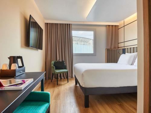 Chemin de l'Ile Hotel | Mercure Paris Nanterre