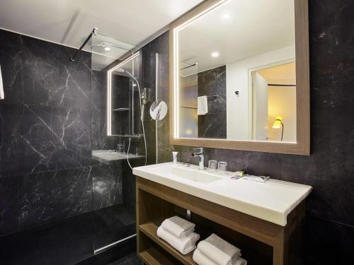 Les Puces de Saint-Ouen Hotel | Mercure Paris Saint-Ouen