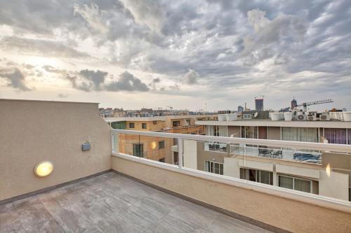 Sliema Apartamento | Mercury Residence No15 Penthouse Terrace by Haven & Keys Malta