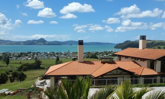 Cooks Beach Casa | Mercury Ridge - Secluded... Sun-drenched... Splendid.