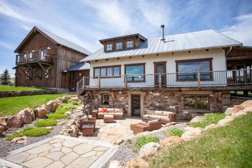 Livingston Casa | Meredith Ranch Chalet and Guest House