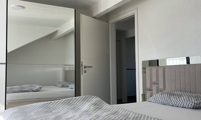 Tuttlingen Apartamento | Mergim Nebihi