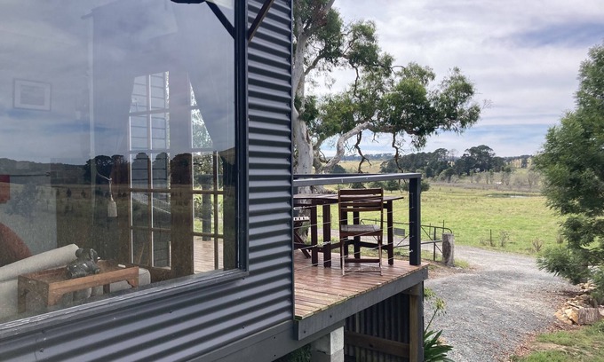 Mount Fairy Cabina | Merigan Farm Stay - Cherry Tree Cabin