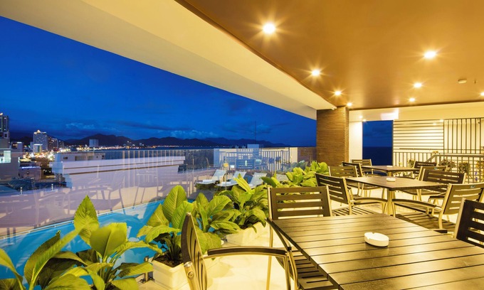 Tran Phu Beach Hotel | Meriton Hotel Nha Trang