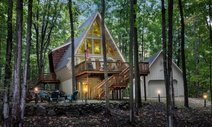 Bellaire Chalet De Esquí | Merlin Hütte... a MAGICAL a-frame at Schuss Mountain/Shanty Creek Resort