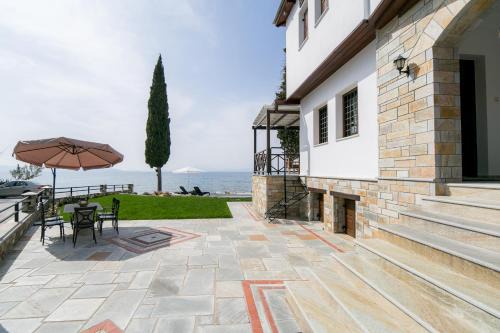 Koropi Apartamento | Mermaid Beachfront Villa