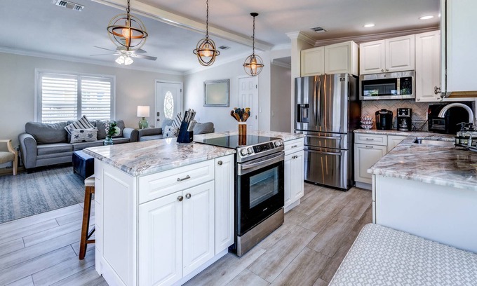 Big Coppitt Key Casa | Mermaid Hideaway: Charming 2BR Canal Front Home with Pool, Tiki, Dockage, and Dog-Friendly Amenities