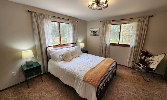 Minocqua Casa | Mermaid House on Blue Lake- paddle boards, kayaks, and pontoon available