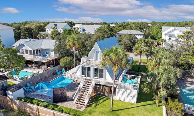 Gulfview Heights Casa | Mermaid’s Retreat - Heated Private Pool, Walk to Beach, Complimentary Bikes!