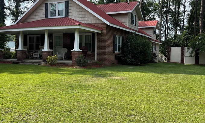Whiteville Otro | Merri Mac Farmhouse Spacious 4-bedroom house with WiFi, AC , 2 car garage