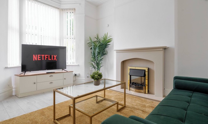 Bootle Casa | Mersey View By Liverpool Luxretreat 4 Bedroom House Next to Everton Stadium