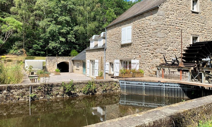 Marigny l'Eglise Casa | Merveilleux Moulin Dans le Morvan, 6ha en Bord de Rivière et de Forêt. 15 pl