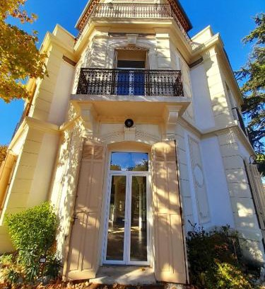 Pierrefeu-du-Var Cama Y Desayuno | Mes nuits au château au domaine du pressoir