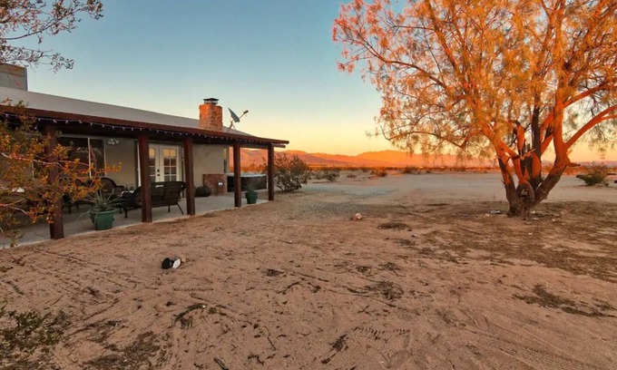 Wonder Valley Casa | MESA SILVERADO Desert Hideaway with Outdoor Spa & Amazing Views Near JTNP