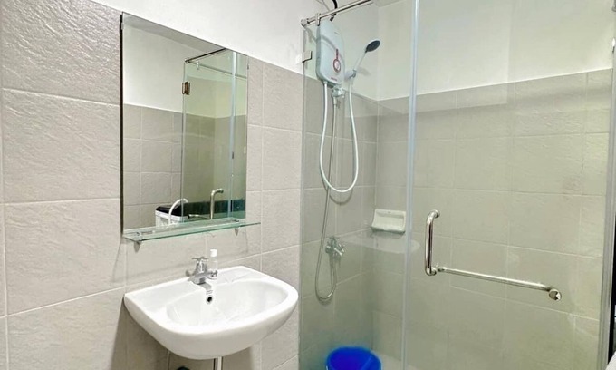 Poblacion District Condominio | Mesatierra Condo Unit