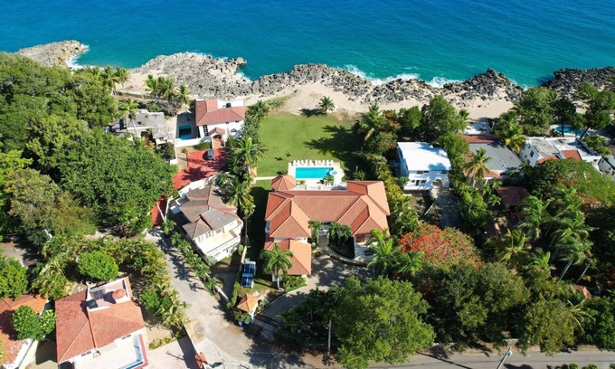 Playa Chiquita Villa | Mesmerizing ocean-front villa with sea-side jacuzzi and fire pit