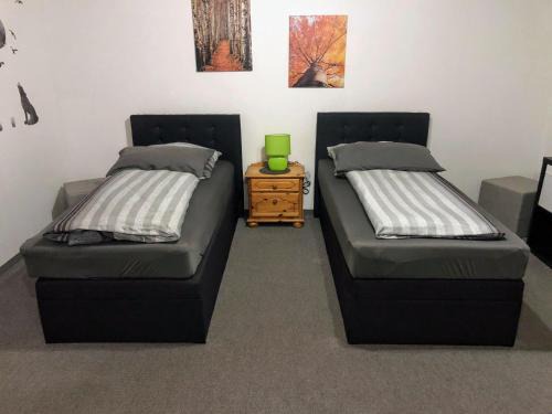 Unterrath Apartamento | Messezimmer 4 u 2