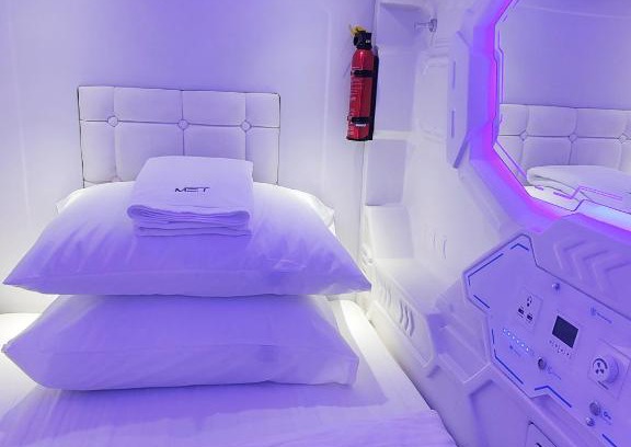 Asoke Hostal | Met A Space Pod @Phrom Phong