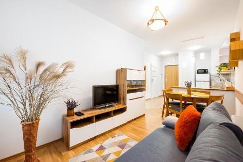 Bemowo Apartamento | Metro Bemowo Colourful Apartment by BookingHost