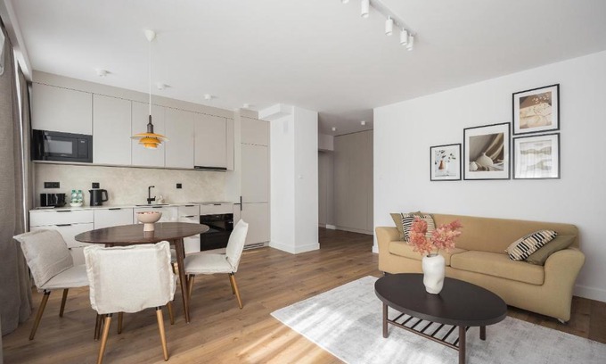 Ursynow Apartamento | Metro Kabaty Elegant Apartment by BookingHost