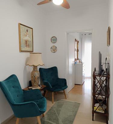 Ampelokipoi Apartamento | Metro station Panormou comfortable max two guests