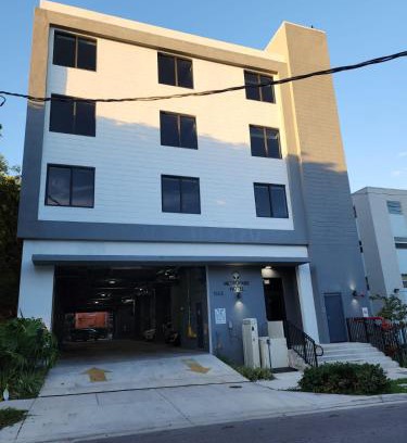 East Little Havana Hotel | MetroPark Hotel