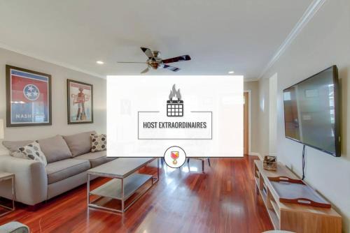 Hope Gardens Casa | Metropolitan City Home Huge Private Backyard