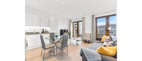 St Albans Apartamento | Metropolitan Luxury: Chic 2BR Flat in St. Albans