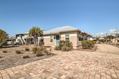 Mexico Beach Casa | Mexico Beach Getaway with Patio - Steps to Beach!