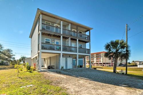 Mexico Beach Casa | Mexico Beach Home with Balcony - Steps to Beach