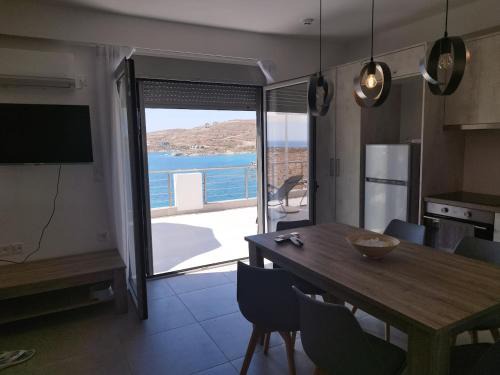 Karystos Apartamento | MFD LUXURY APARTMENTS ΜΕΖΟΝΕΤΑ 100τμ ΔΙΠΛΑ ΣΤΗ ΘΑΛΑΣΣΑ