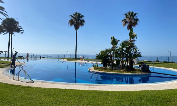 Sitio de Calahonda Apartamento | Mi Capricho Apartment with Sea Views and Gardens