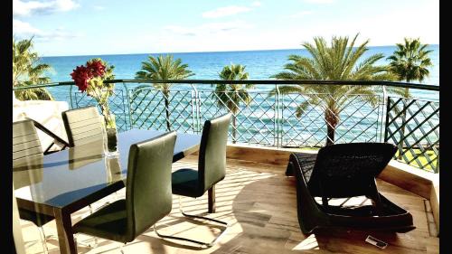 Sitio de Calahonda Apartamento | MI CAPRICHO B17 Beachfront Apartment