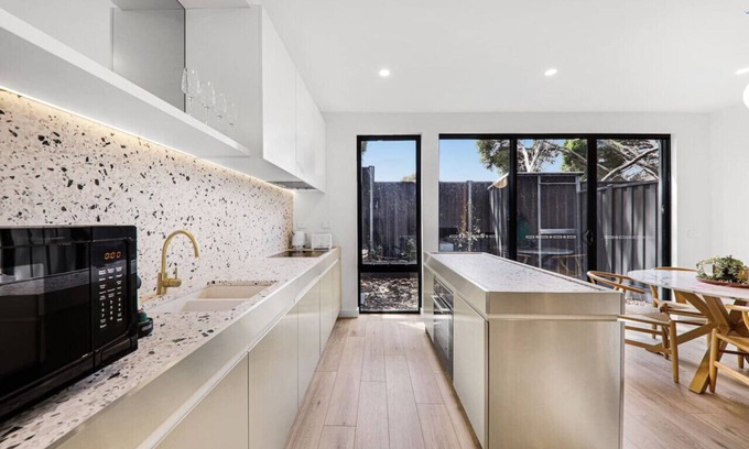 Brighton East Casa | Mia-2B2B-Exceptional Style Living In Brighton East