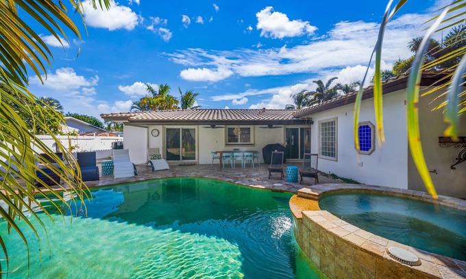 Imperial Point Casa | "MIA Coral" 3 Bed with The pool and Hot Tub