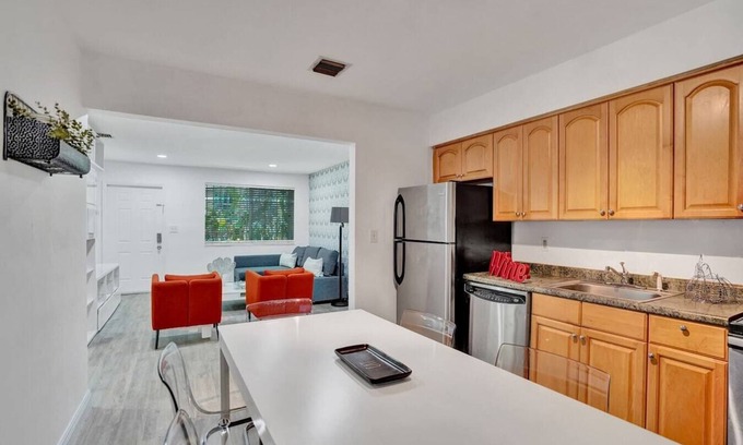 Northeast Miami Casa | Miami 4 Bedroom Home, 10 Guests BBQ Museums & Art