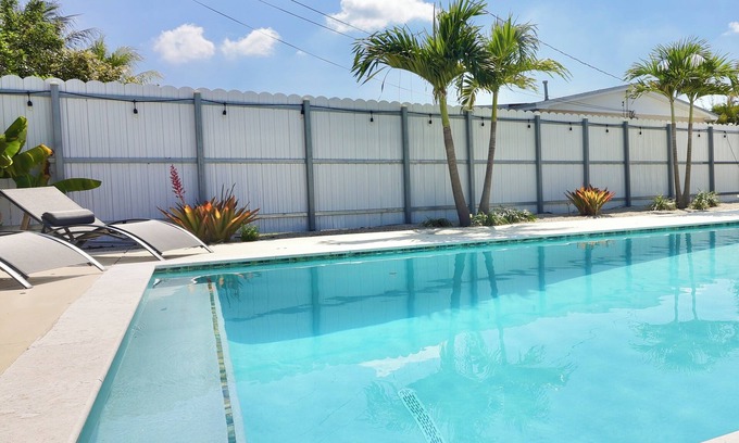 Miami Gardens Casa | Miami 5BR Private, Luxury, Modern Home with POOL
