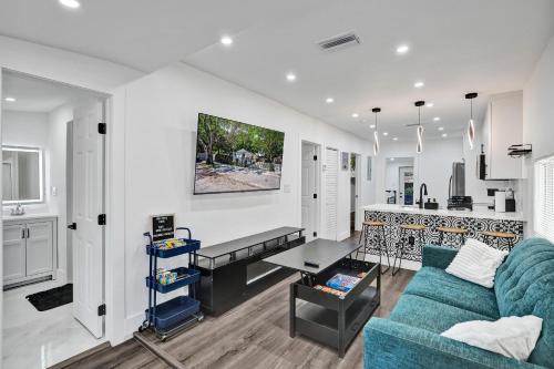 Liberty City Casa | Miami Heart Retreat, Stylish & Central With Games